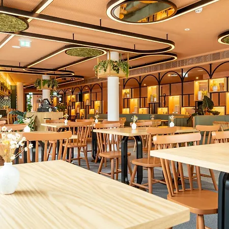 The Editory Garden Oporto