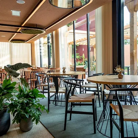 The Editory Garden Otel Porto