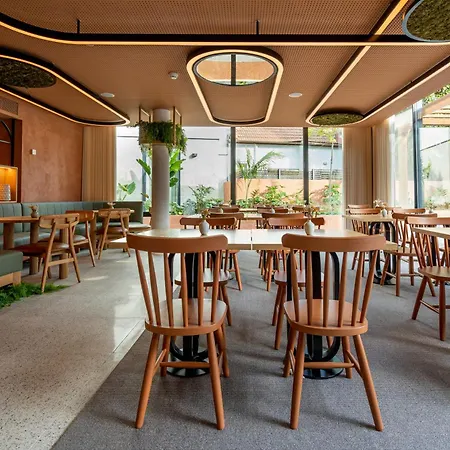 The Editory Garden Otel