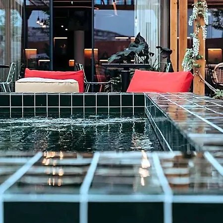 The Editory Garden Otel
